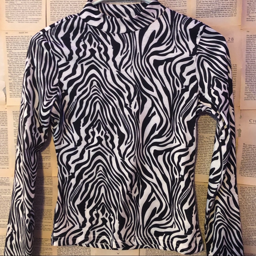 ZEBRA MOCK NECK TOP